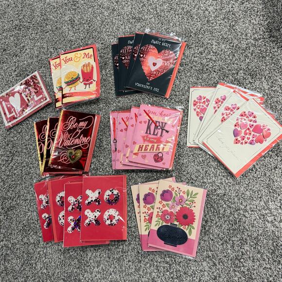 Viola Other - Lot of 25 Valentine's Day Cards, Envelopes VOILA Factory Sealed w/ Sticker Seals